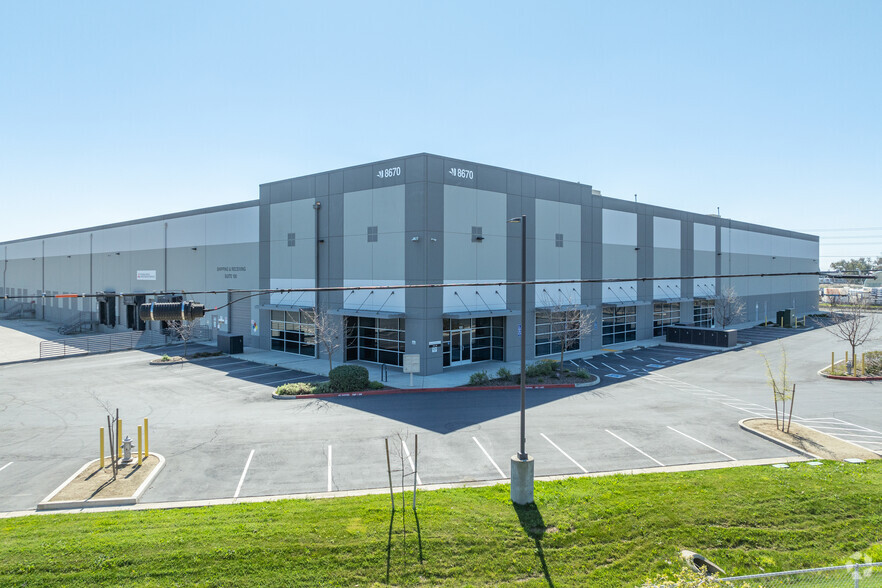 8670 Fruitridge Rd, Sacramento, CA for lease - Building Photo - Image 1 of 9