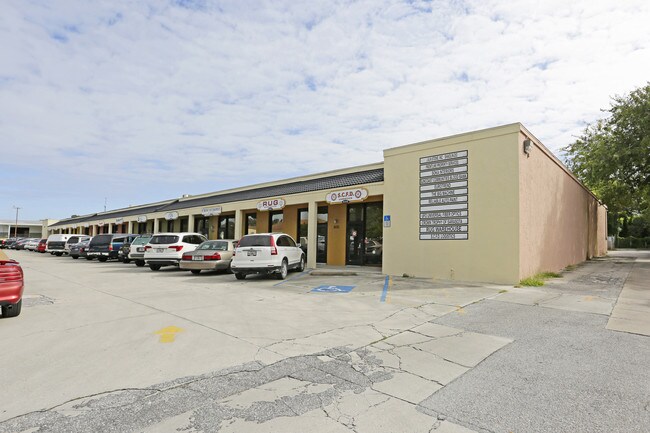 Plus de détails pour 6111-6121 Clark Center Ave, Sarasota, FL - Local d'activités à louer