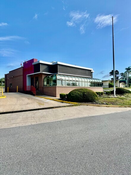 850 E Highway 50, Clermont, FL à louer - Photo du bâtiment - Image 2 de 4