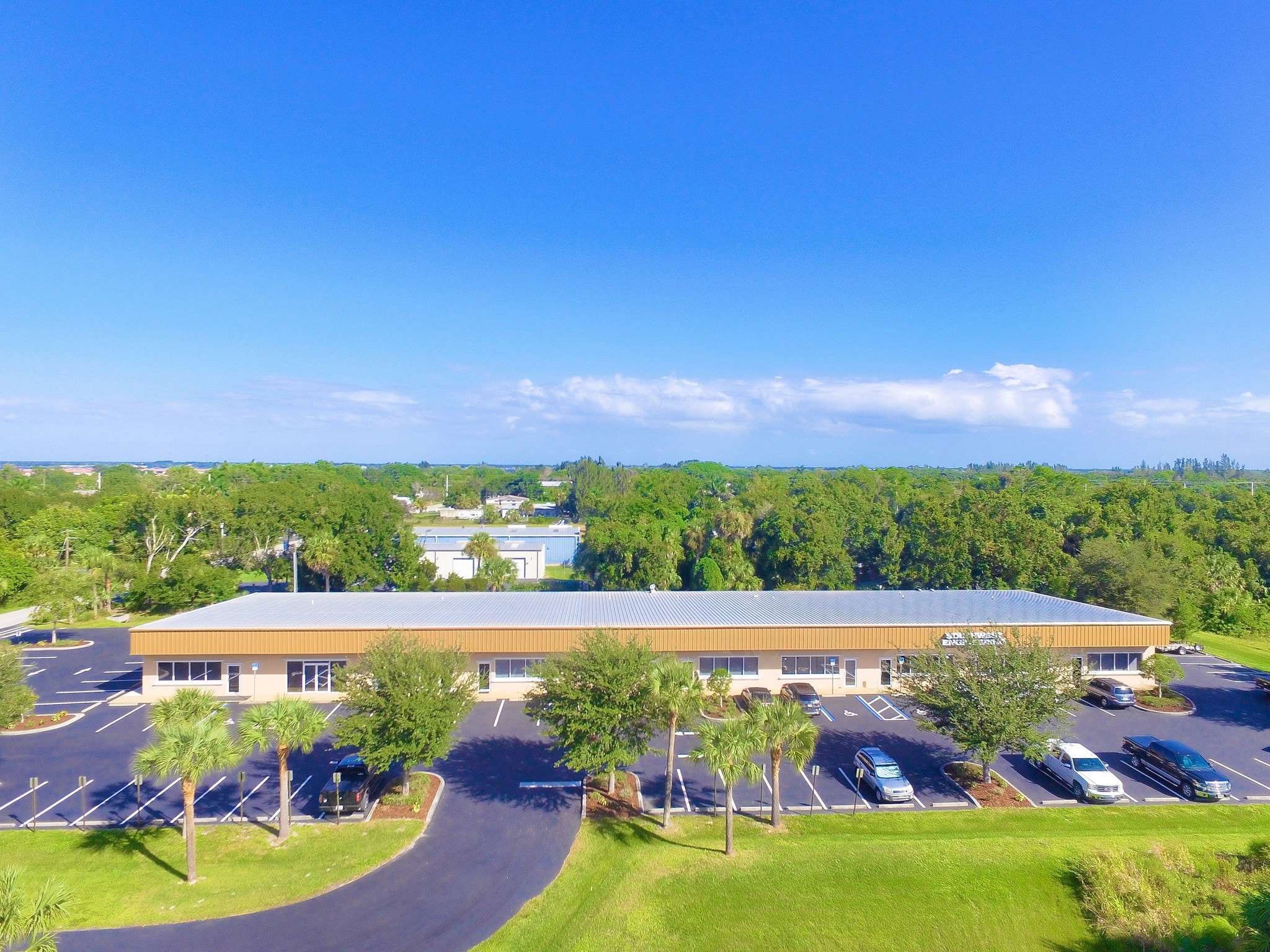 660 Charlotte St, Punta Gorda, FL for lease Primary Photo- Image 1 of 11