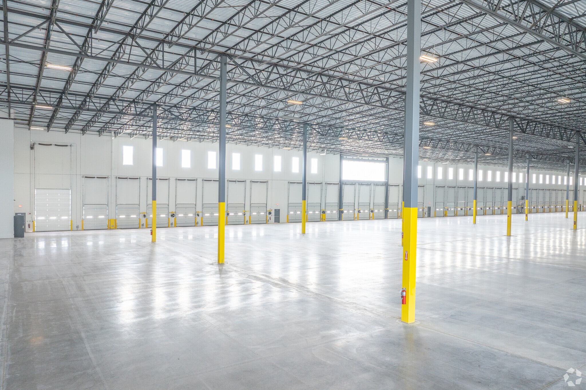 55 Paradise Ln, Bay Shore, NY for lease Primary Photo- Image 1 of 22