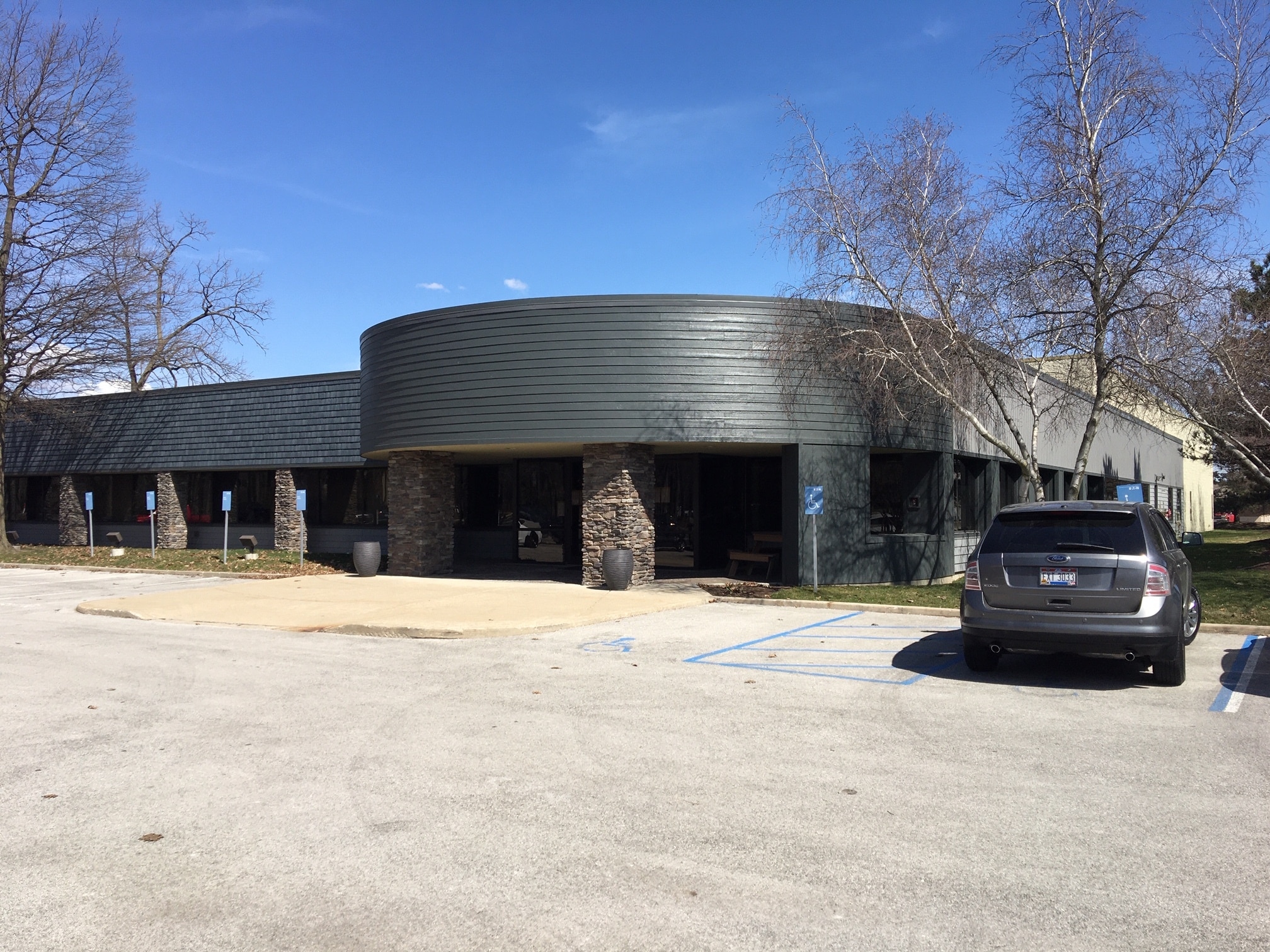 1660 Indian Wood Cir, Maumee, OH for sale Primary Photo- Image 1 of 3