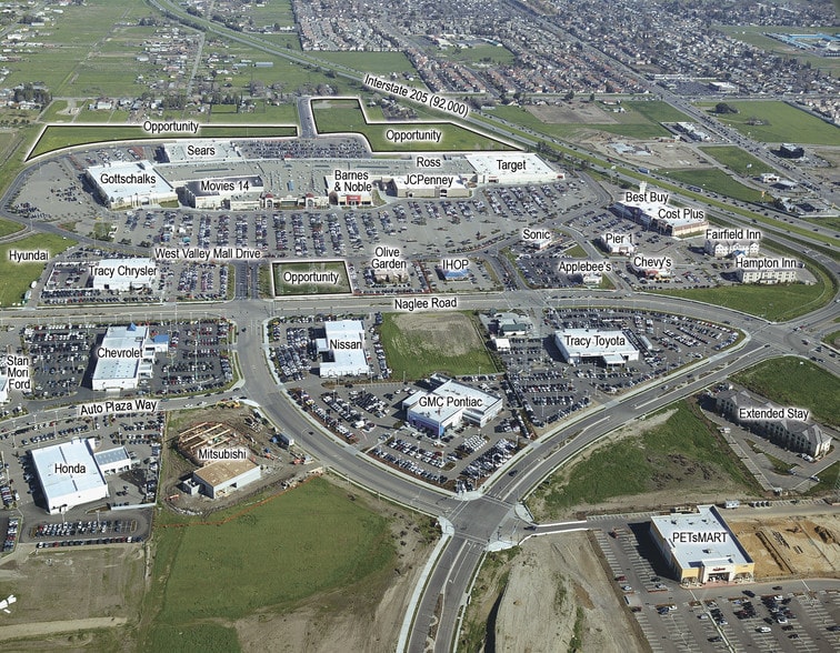 3200 Naglee Rd, Tracy, CA à louer - Aérien - Image 2 de 27