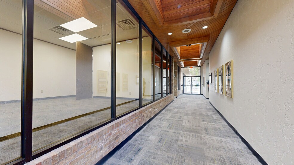 4203-4211 Gardendale St, San Antonio, TX à louer - Numérisation 3D de Matterport - Image 2 de 27