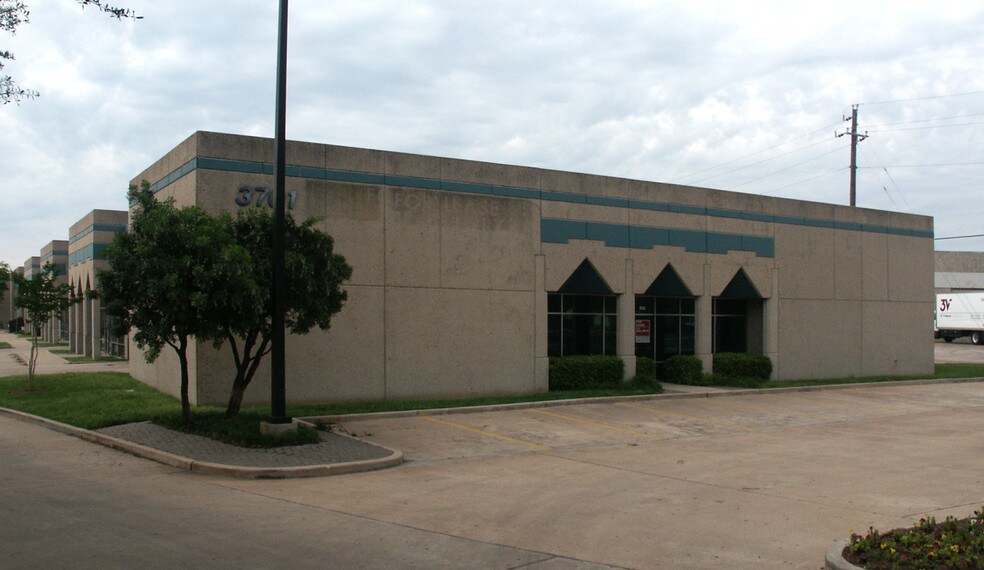 3701 Drossett Dr, Austin, TX à louer - Photo du bâtiment - Image 3 de 10