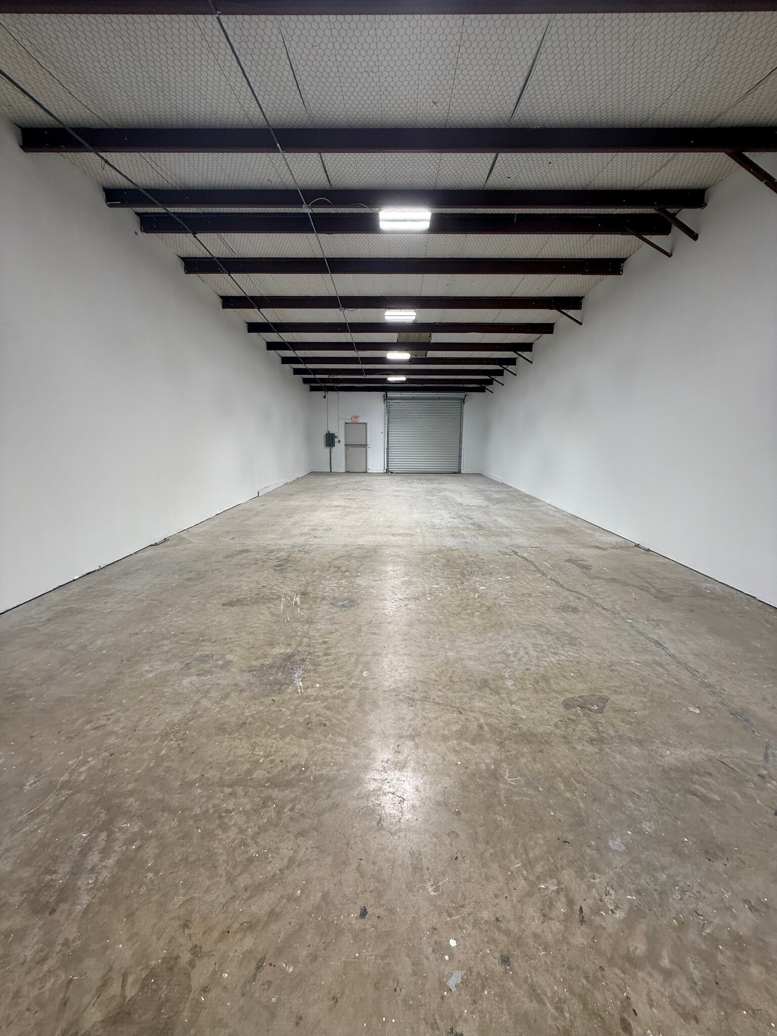 1663 Hickory Dr, Haltom City, TX for lease Interior Photo- Image 1 of 7