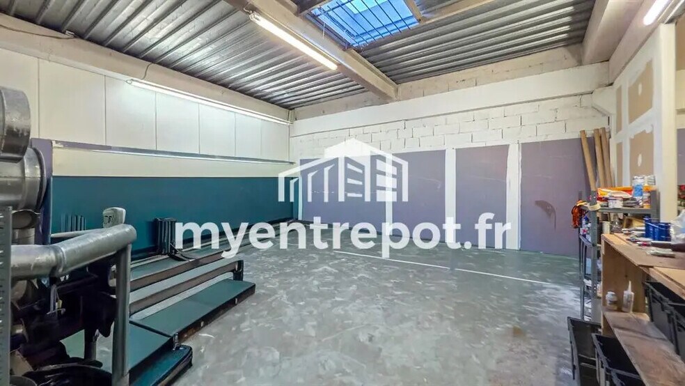 Flex dans Vitrolles à louer - Photo du bâtiment - Image 3 de 6