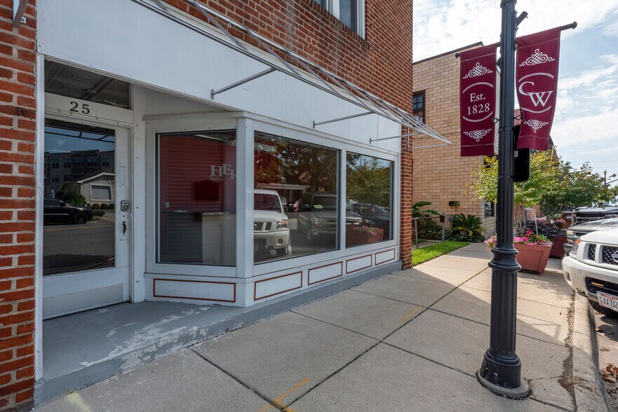 25 N High St, Canal Winchester, OH à vendre - Photo du bâtiment - Image 2 de 11