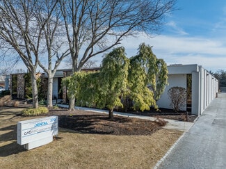 Plus de détails pour 370 Crossways Park Dr, Woodbury, NY - Industriel à louer