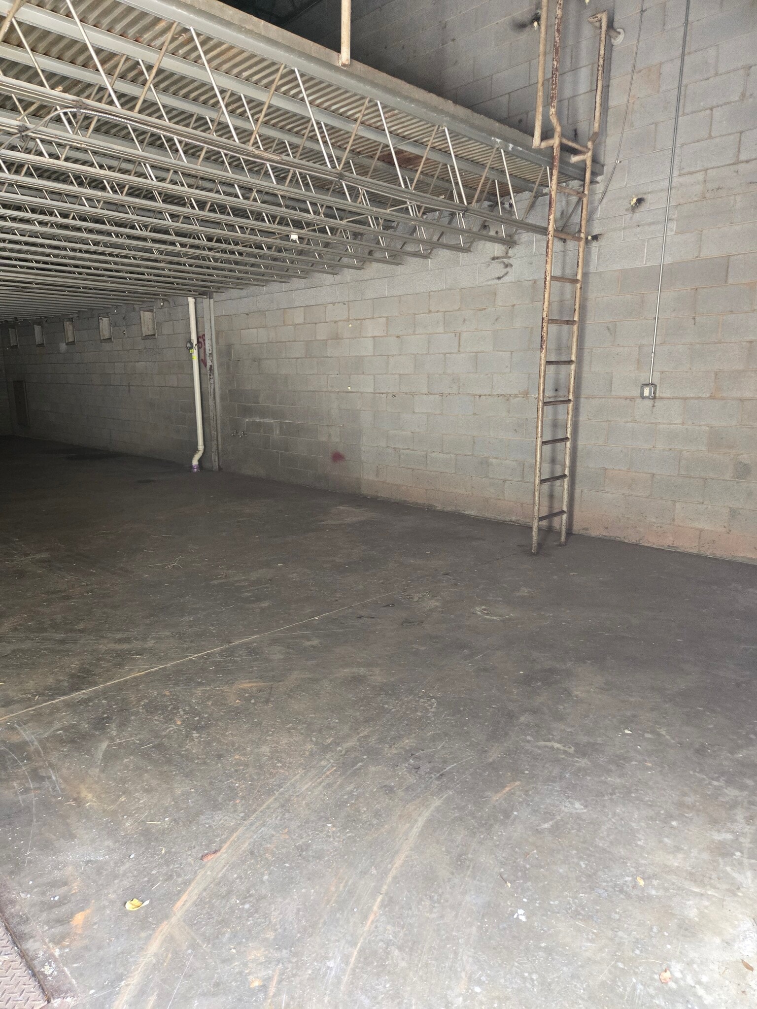 3939 W Market St, Greensboro, NC for lease Interior Photo- Image 1 of 4