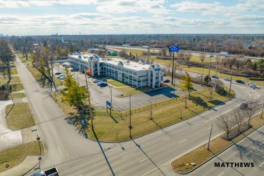 887 Morse Rd, Columbus, OH for sale - Building Photo - Image 2 of 4