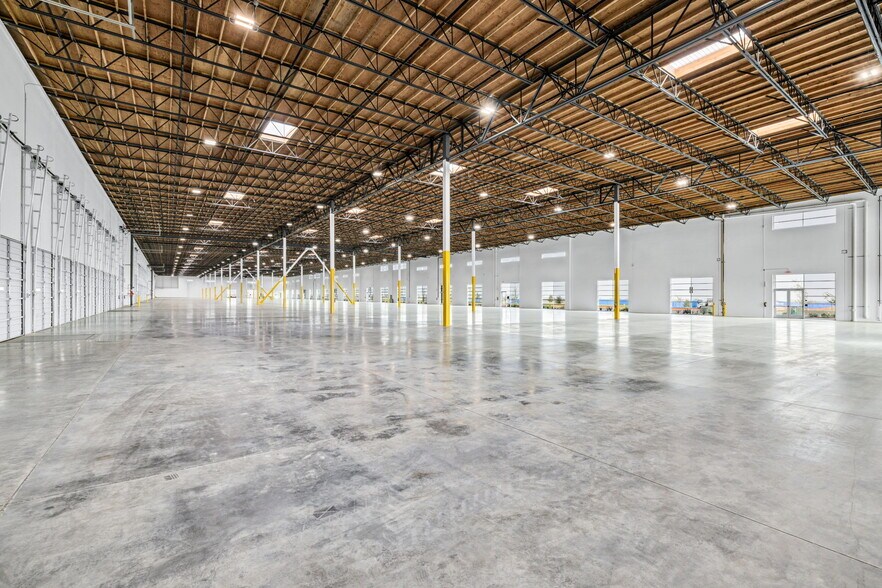 Skyking & Metro Air Pky, Sacramento, CA à louer - Photo du bâtiment - Image 3 de 6