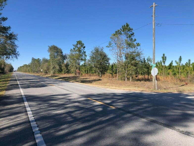 441 NE Mango ave, Lee, FL for sale - Building Photo - Image 2 of 5