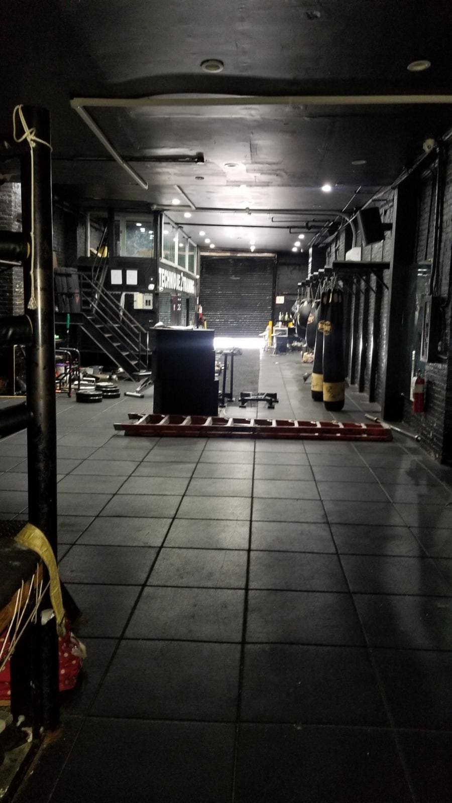 65 Scholes St, Brooklyn, NY à louer Photo intérieure- Image 1 de 11