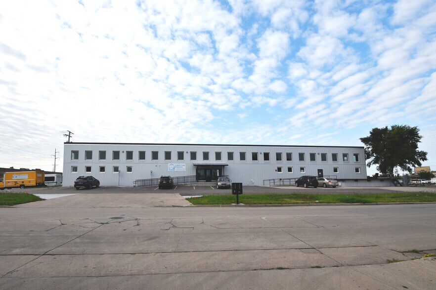 2600 N 3rd Ave, Fargo, ND à louer - Photo du bâtiment - Image 1 de 2