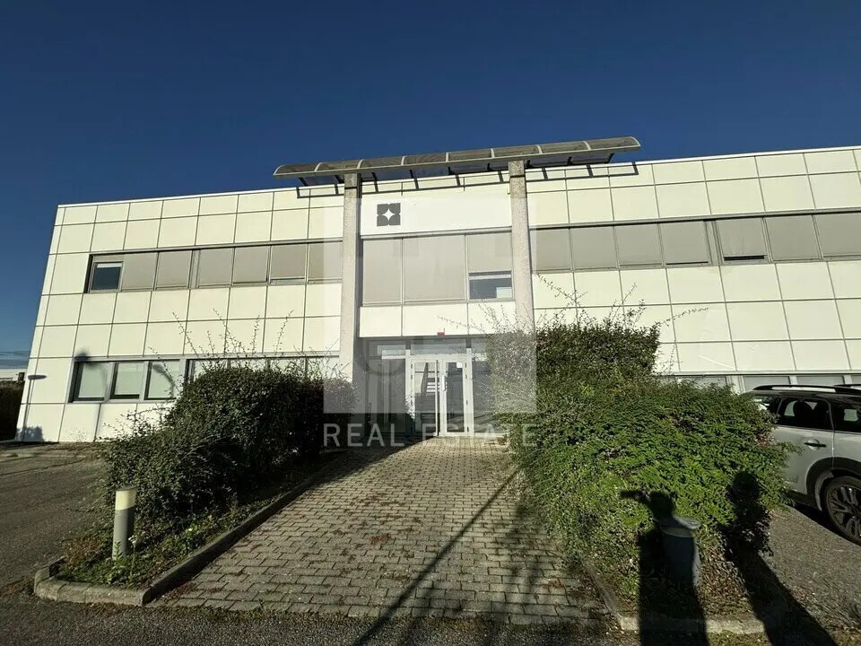 11 Rue Andre Citroen, Genas à louer Photo du bâtiment- Image 1 de 15