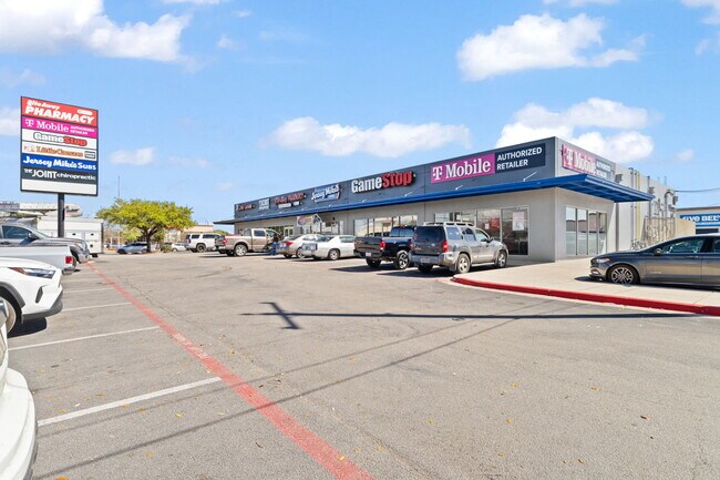 Plus de détails pour 2716 SW Military Dr, San Antonio, TX - Commerce de détail à louer