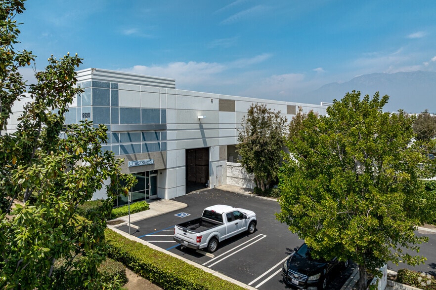 9520 7th St, Rancho Cucamonga, CA for lease - Building Photo - Image 2 of 13