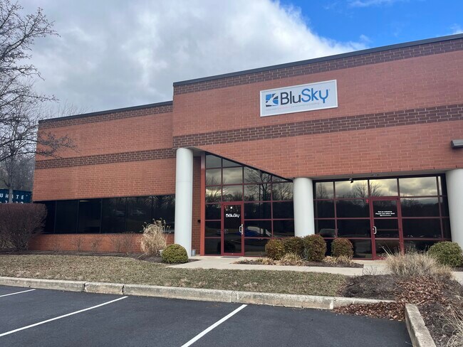 Plus de détails pour 23 Creek Cir, Boothwyn, PA - Industriel à louer