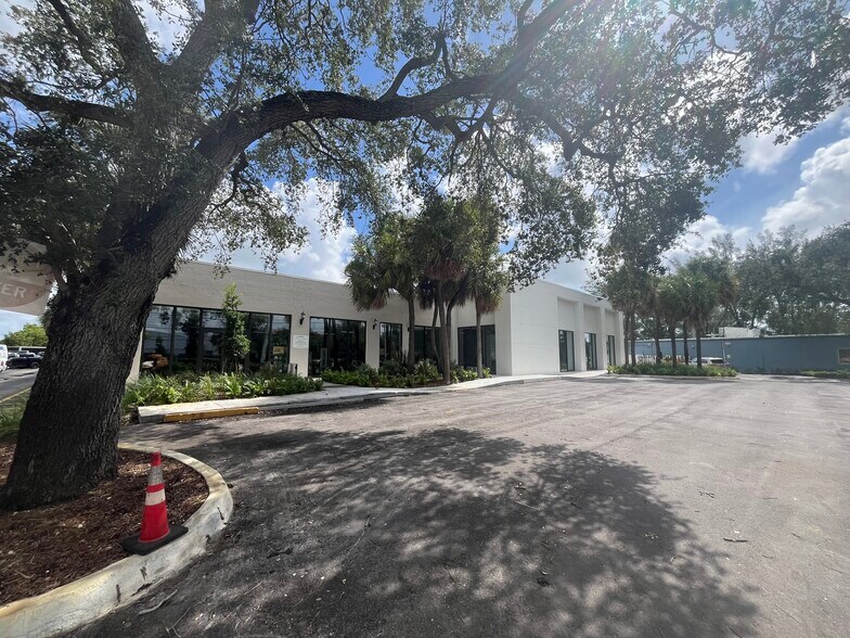 3705 W Commercial Blvd, Fort Lauderdale, FL à vendre - Photo du bâtiment - Image 3 de 9