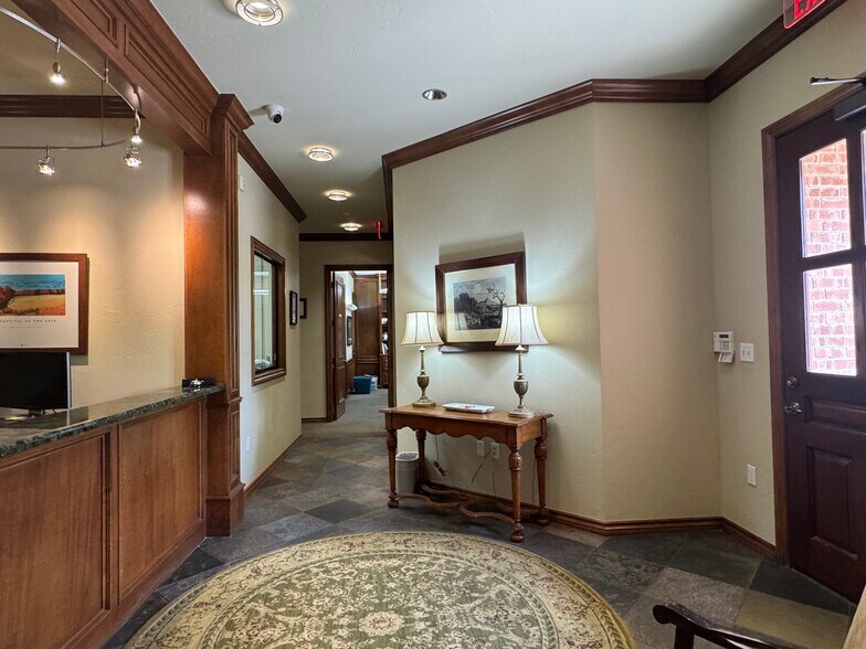 1425 NW 150th St, Edmond, OK for sale - Interior Photo - Image 2 of 4