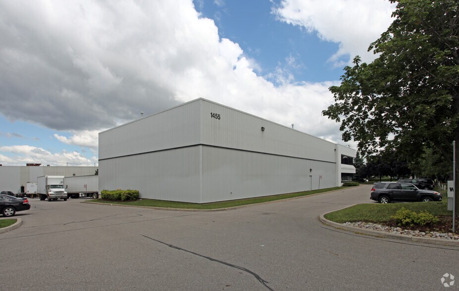 1455 Courtneypark Dr E, Mississauga, ON à louer - Photo du bâtiment - Image 3 de 3