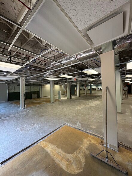 2217 E Franklin St, Richmond, VA à louer - Photo du bâtiment - Image 3 de 4
