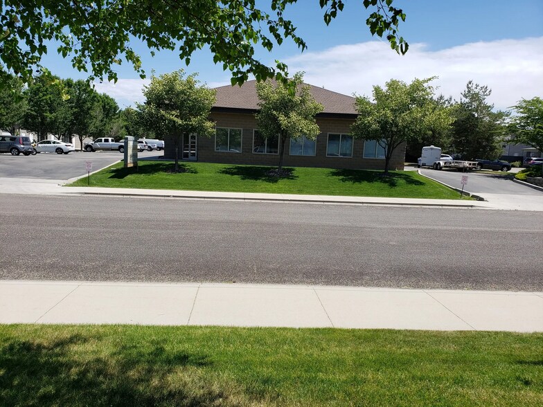150 S Adkins Way, Meridian, ID à louer - Photo du bâtiment - Image 2 de 5