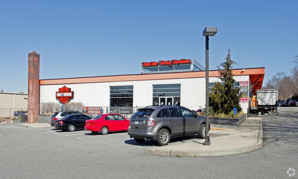 8 Industrial Ln, New Rochelle, NY for sale - Building Photo - Image 2 of 15