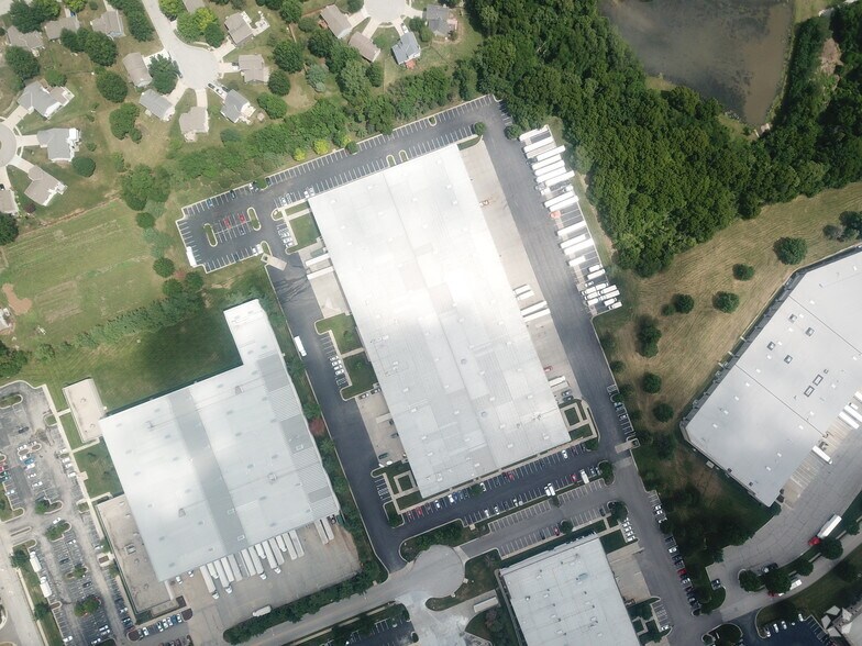 7751 Nieman Rd, Shawnee, KS à louer - Photo du bâtiment - Image 3 de 8