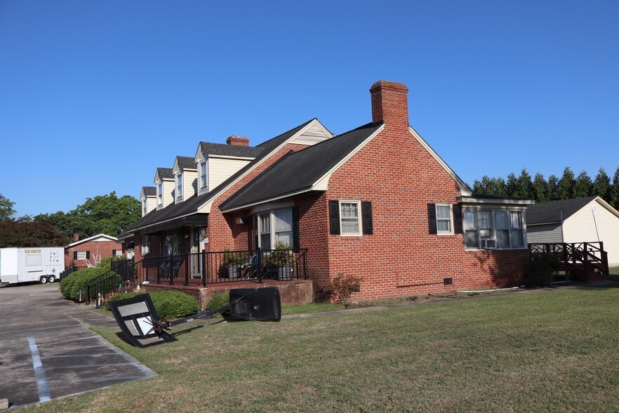 1107 Erwin Rd, Dunn, NC à vendre - Photo du bâtiment - Image 2 de 14