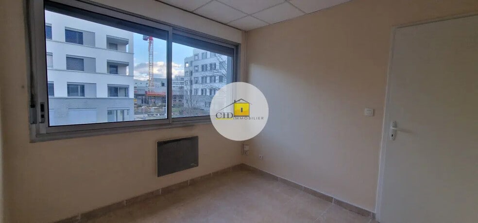 Commerce de détail dans Saint-Priest à louer - Photo intérieure - Image 3 de 8