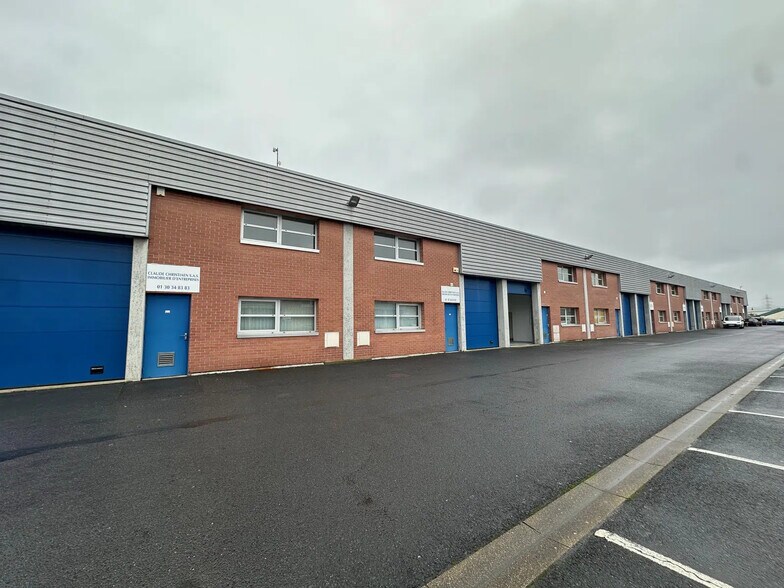 Flex in Chambly for lease - Building Photo - Image 2 of 5