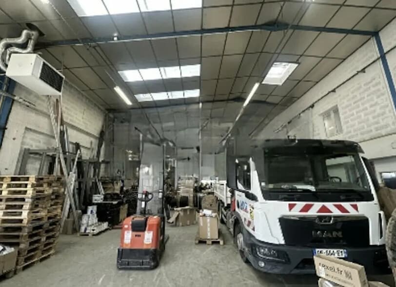 Office in Chassieu for lease - Interior Photo - Image 2 of 5