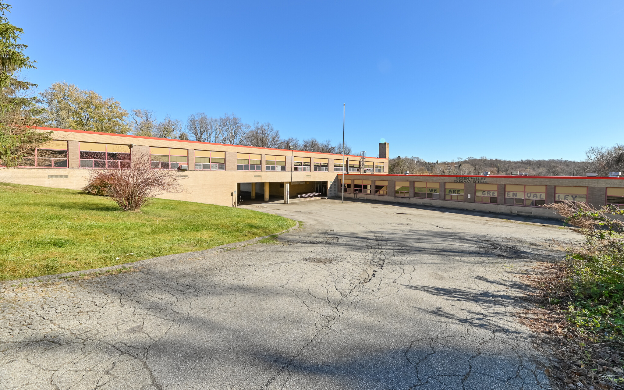 3290 Crestview Dr, North Versailles, PA for sale Primary Photo- Image 1 of 1