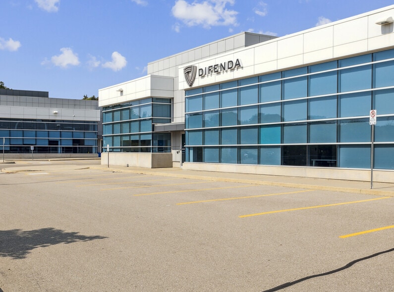 1375 N Service Rd E, Oakville, ON à louer - Photo du bâtiment - Image 1 de 3