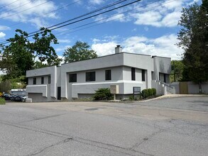 9 Hunts Ln, Chappaqua, NY for lease Building Photo- Image 2 of 32