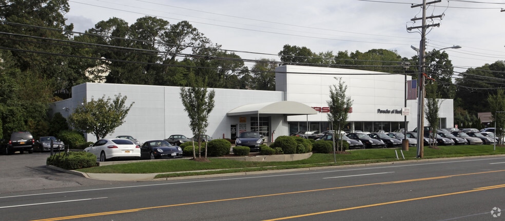 855 E Jericho Tpke, Huntington Station, NY for lease - Building Photo - Image 2 of 2