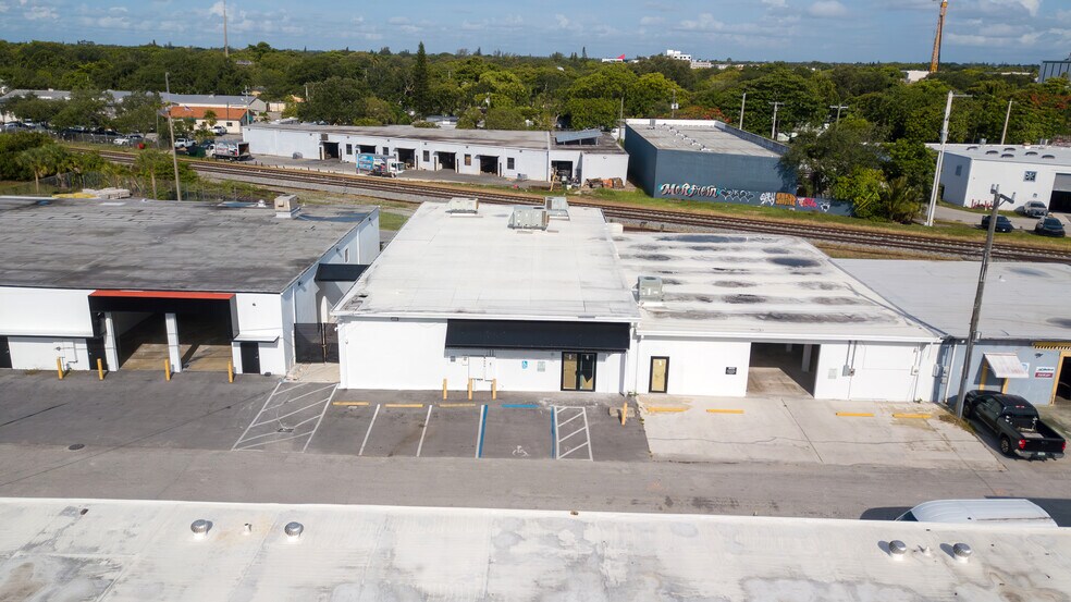 12260 NE 13th Ct, North Miami, FL à louer - Photo du bâtiment - Image 2 de 6