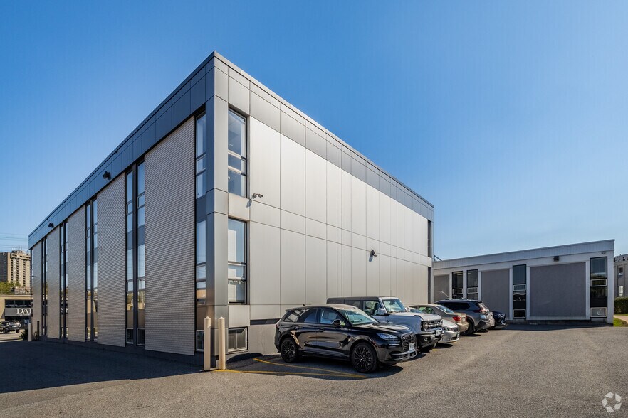 1785 Woodward Dr, Ottawa, ON à louer - Photo du bâtiment - Image 2 de 2