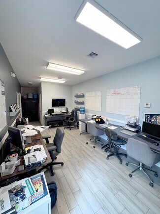 Plus de détails pour 1520 SE Niemeyer Cir, Port Saint Lucie, FL - Industriel à louer