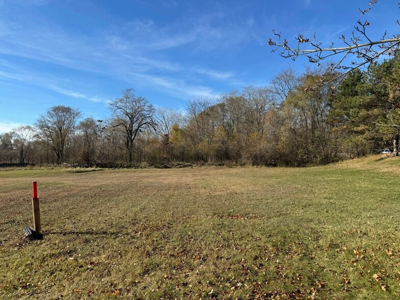 E Lakeville Rd, Oxford, MI for sale - Building Photo - Image 3 of 5