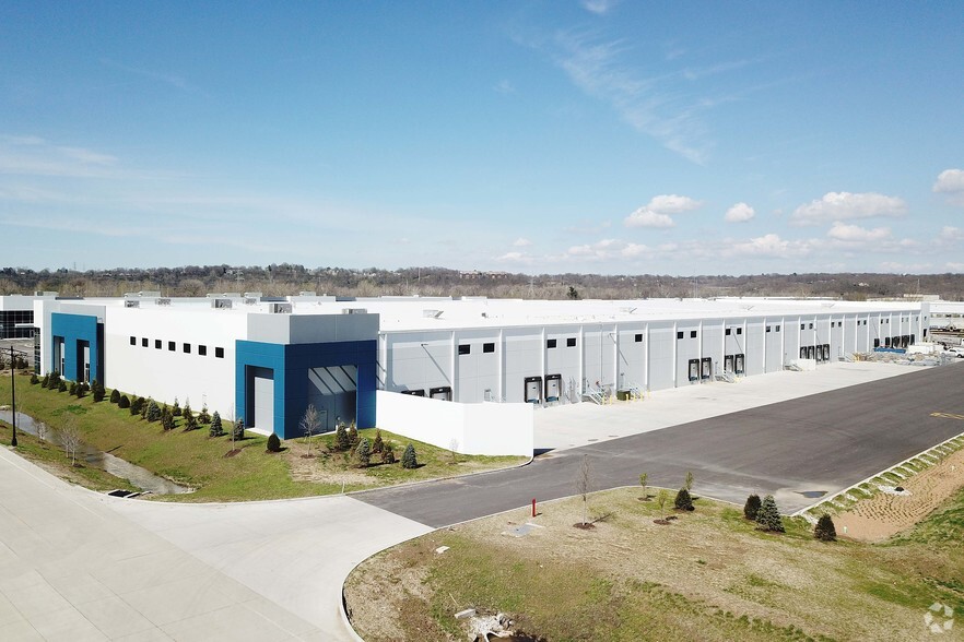 2092-2106 Fenton Logistics Park, Fenton, MO à vendre - Photo du bâtiment - Image 1 de 1