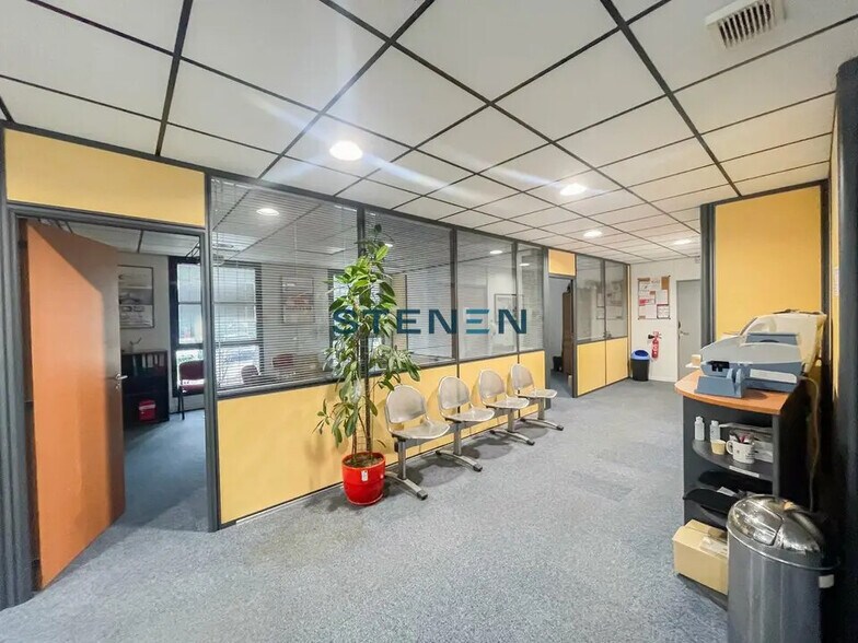 Office in Aix-en-Provence for lease - Interior Photo - Image 3 of 6