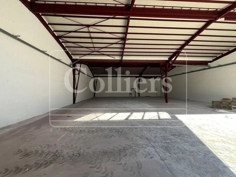 Flex in Aubagne for lease Interior Photo- Image 1 of 6