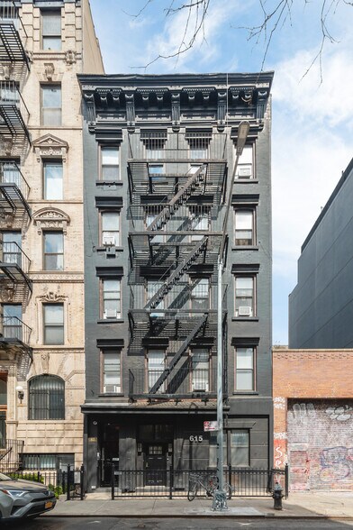 615 E 6th St, New York, NY à vendre - Photo du bâtiment - Image 3 de 14