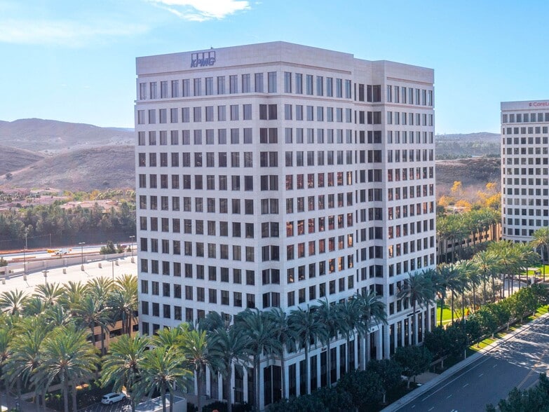 20 Pacifica, Irvine, CA à louer - Photo du bâtiment - Image 3 de 3