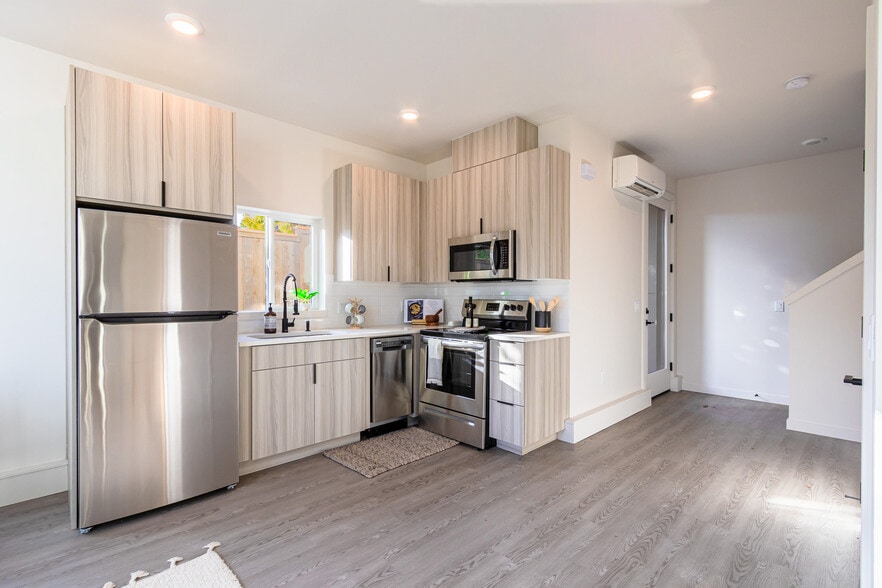 7560 N Emerald Ave, Portland, OR à vendre - Photo intérieure - Image 3 de 10