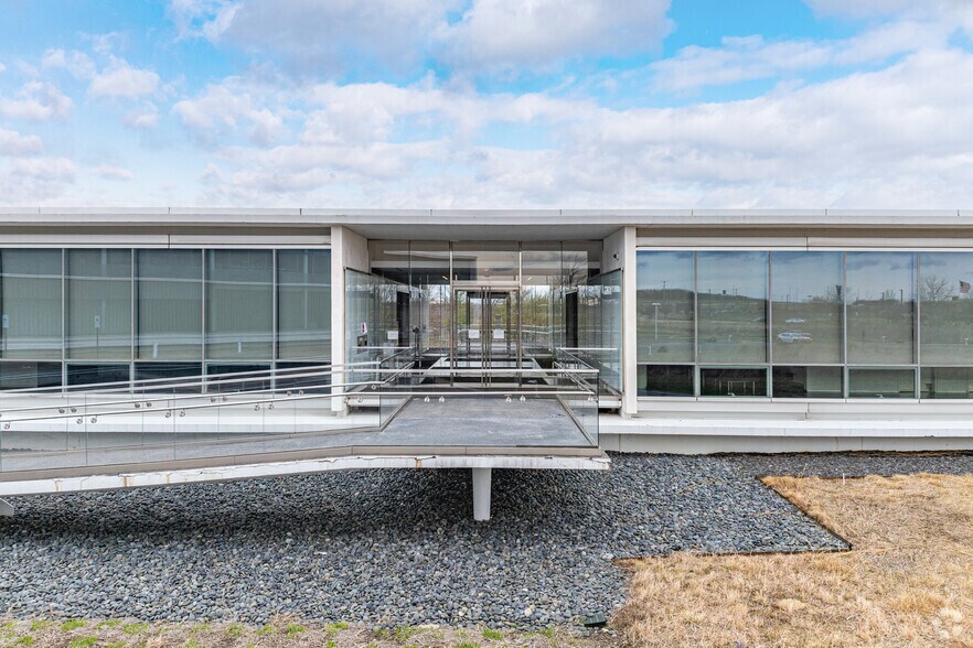 2600 Forbs Ave, Hoffman Estates, IL à vendre - Photo du bâtiment - Image 3 de 6