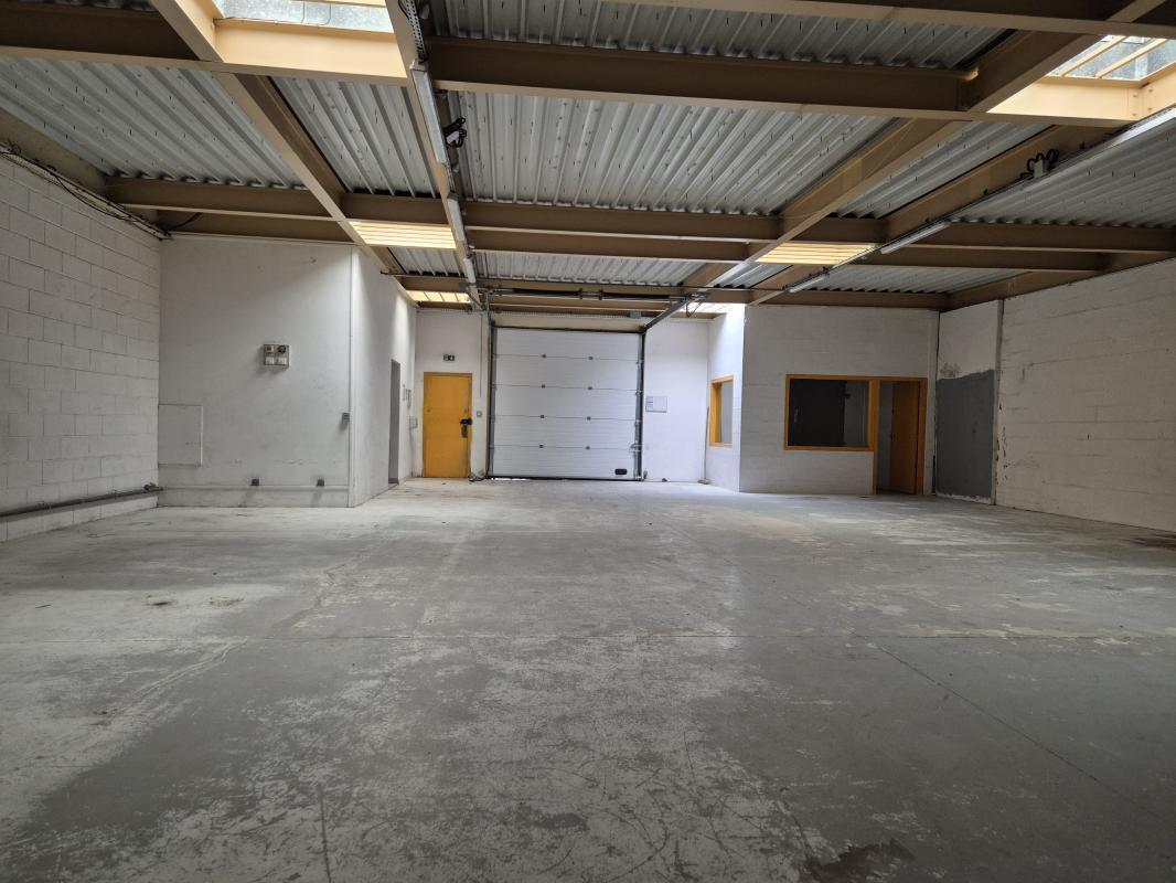 Industrial in Croissy-Beaubourg for lease Building Photo- Image 1 of 5